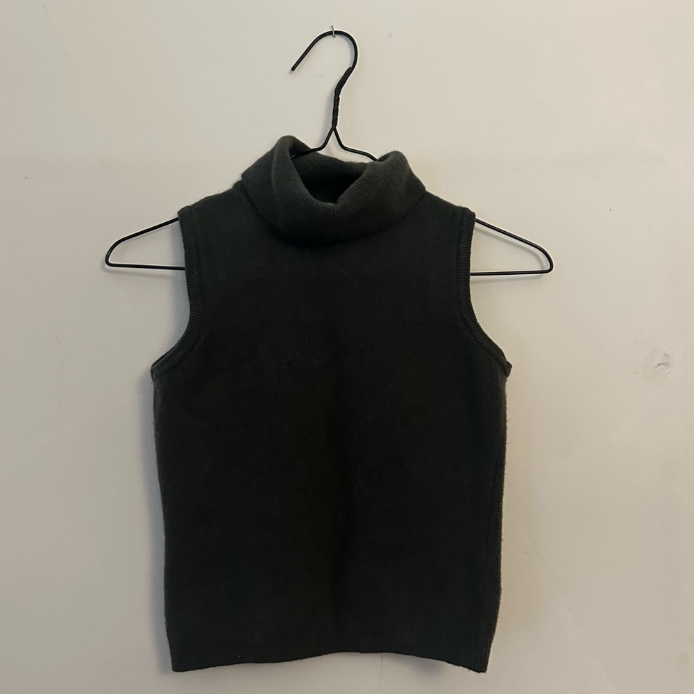 Green wool turtle neck